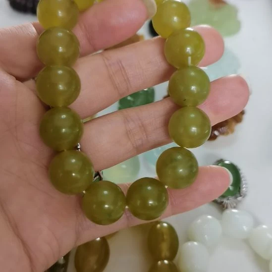 未镶嵌蛇纹石玉吊坠