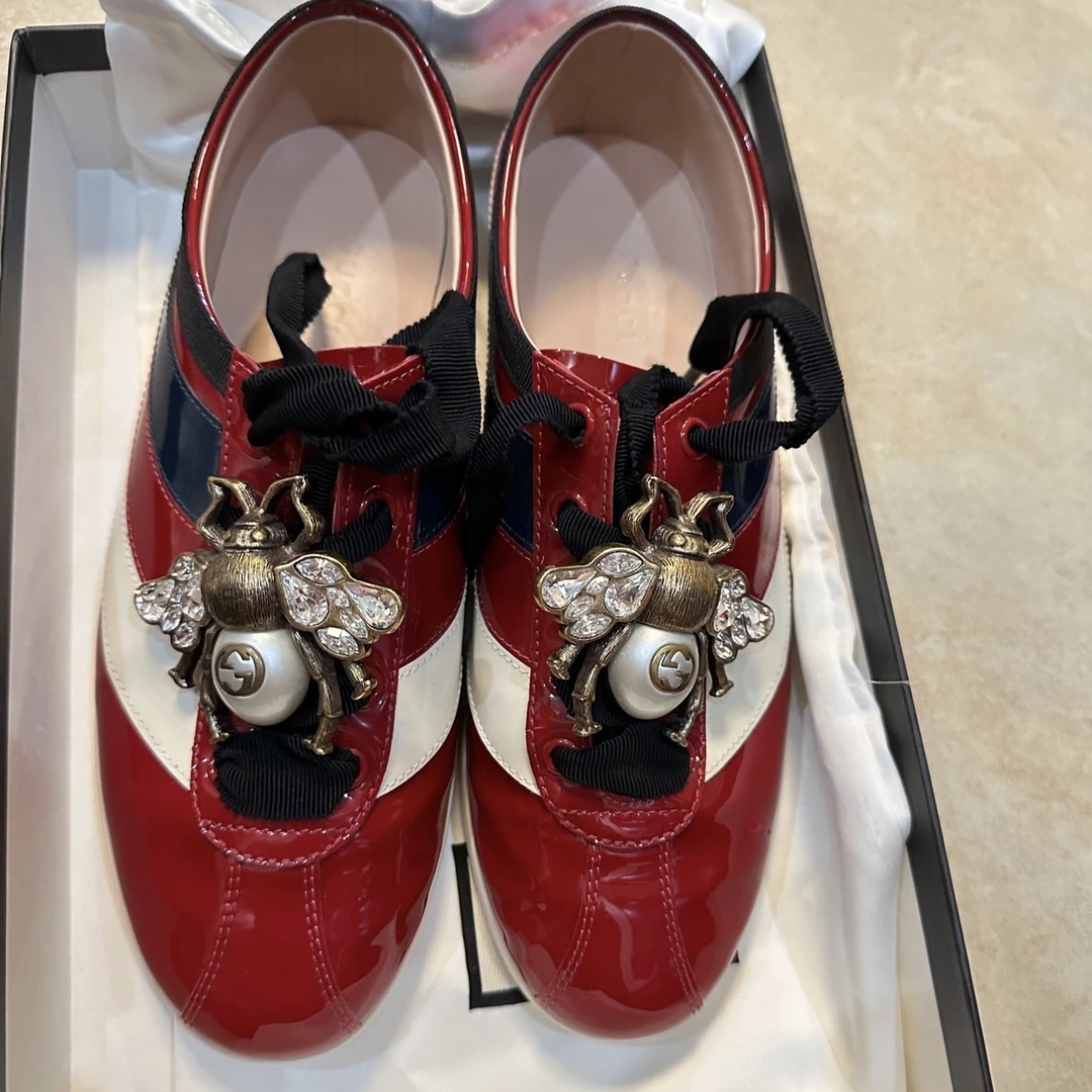 全新未使用 GUCCI/古驰 闲置品/红色漆皮 小蜜蜂鞋 37.5码