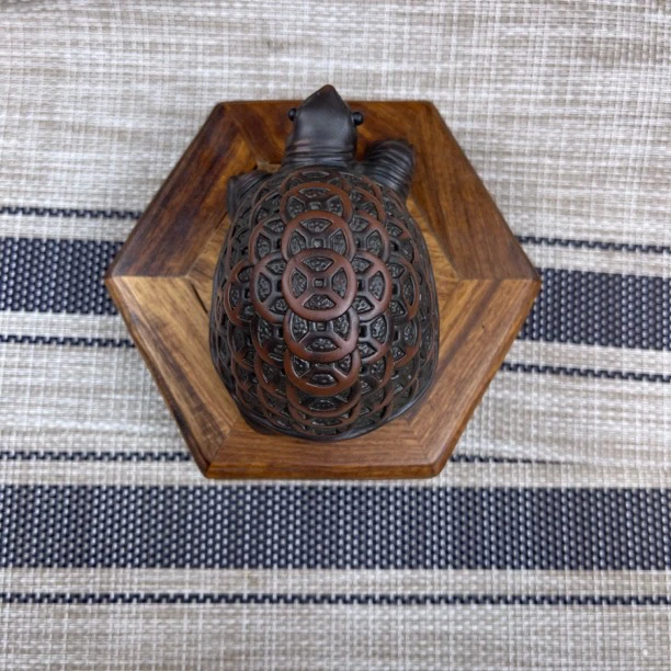 广西钦州坭兴陶 茶宠 实心重245克左右