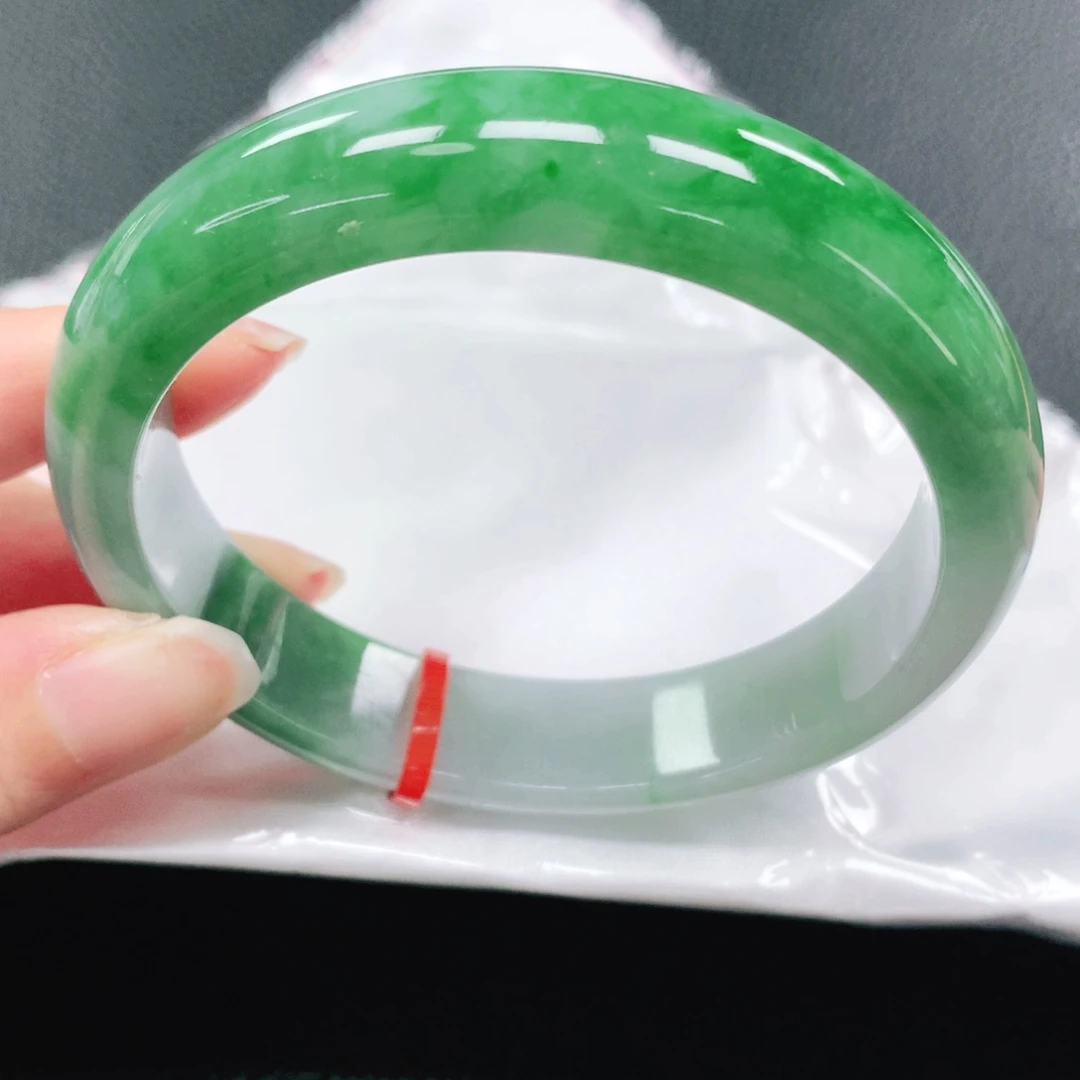 翡翠手镯未镶嵌59圈