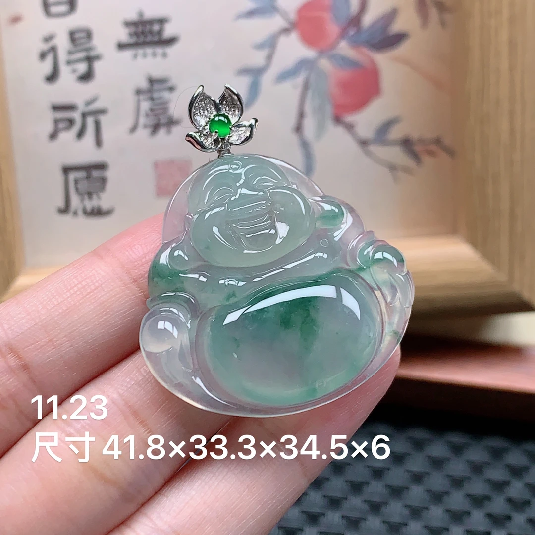 缅甸天然A货翡翠，18k金扣冰种飘花佛公挂件，气质时尚冰透镶嵌雕刻