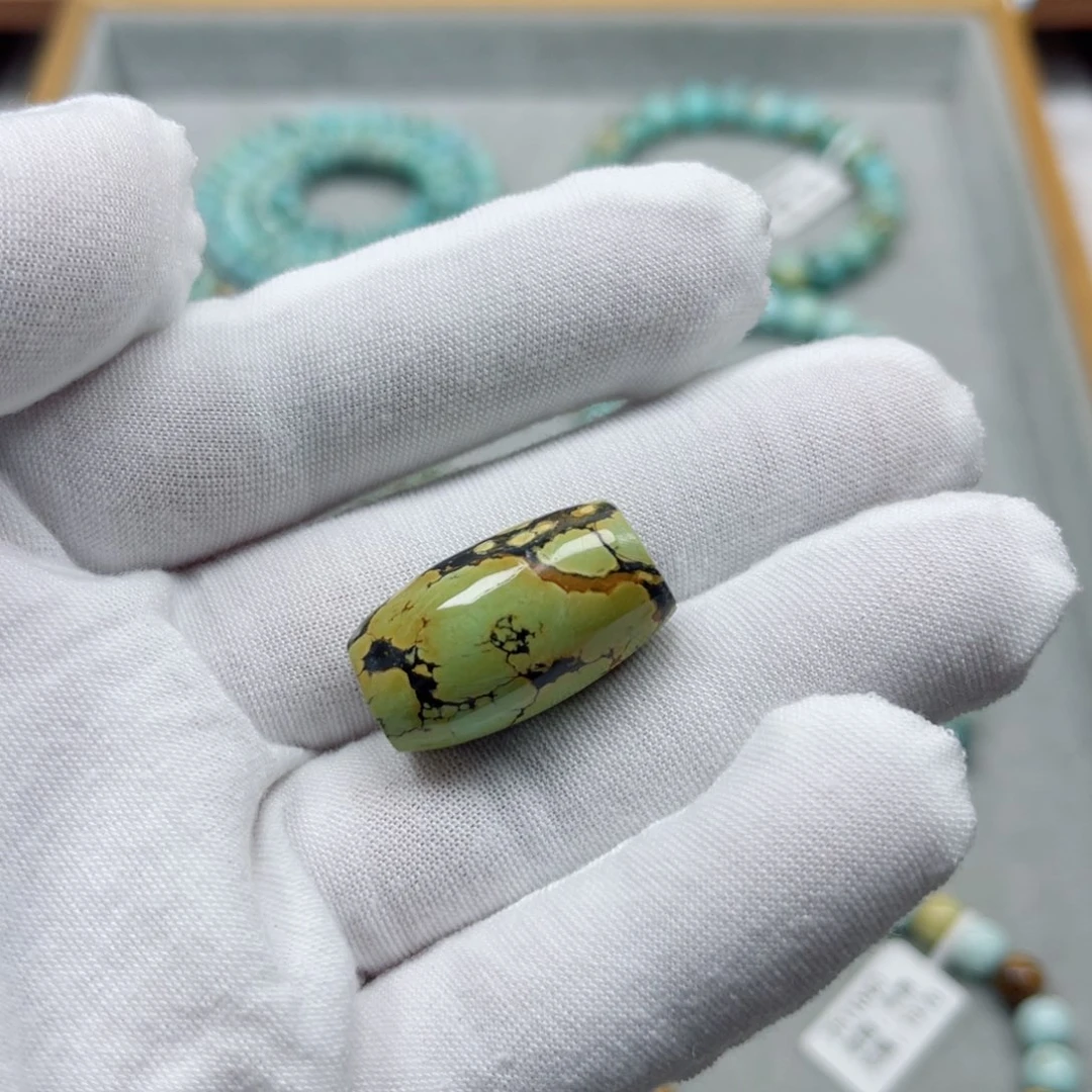 绿松石未镶嵌挂件