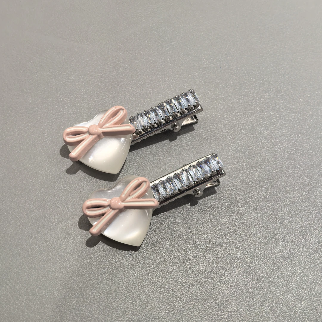 E742粉色蝴蝶结白色爱心闪闪边夹一对