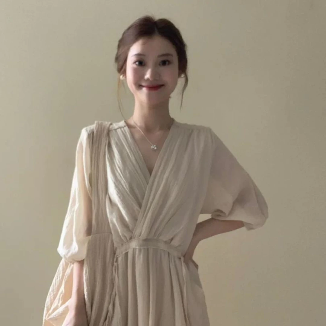 赫本风法式V领连衣裙子女2025夏季新款高级感气质收腰显瘦长裙女
