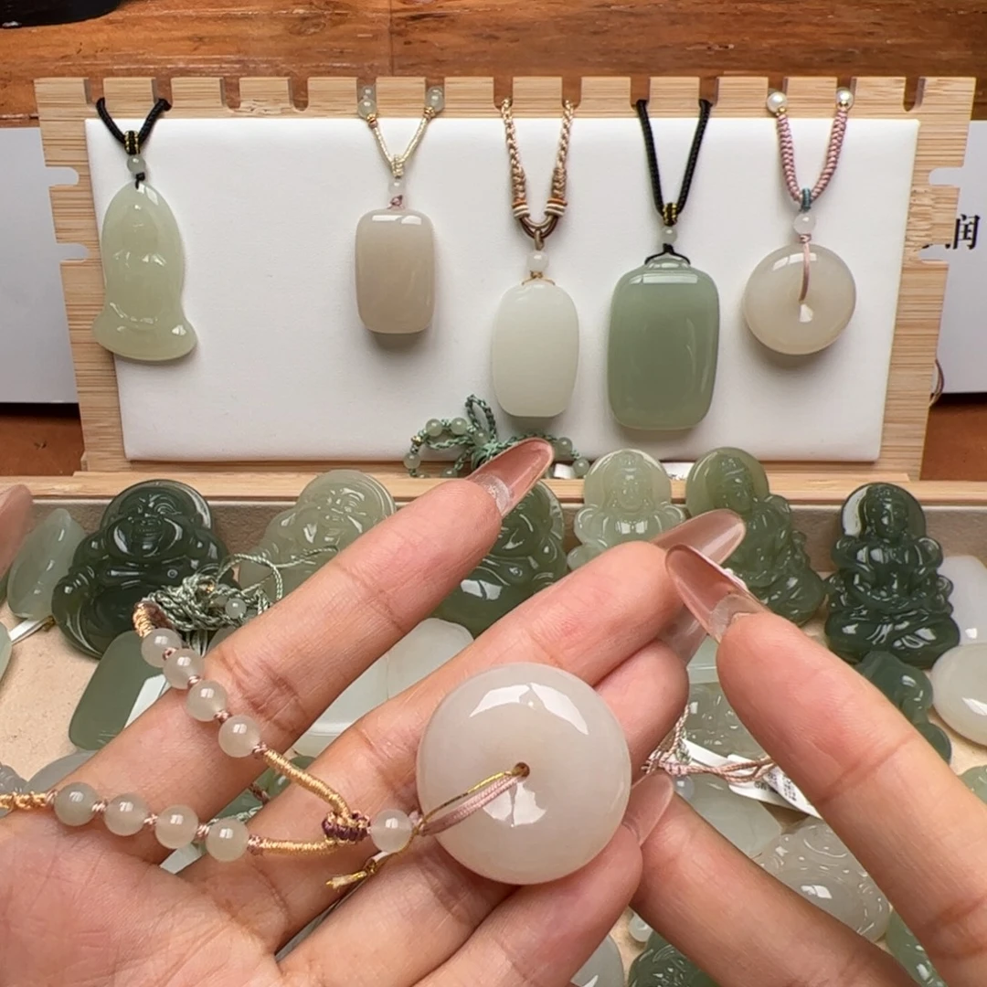 和田玉未镶嵌颈饰