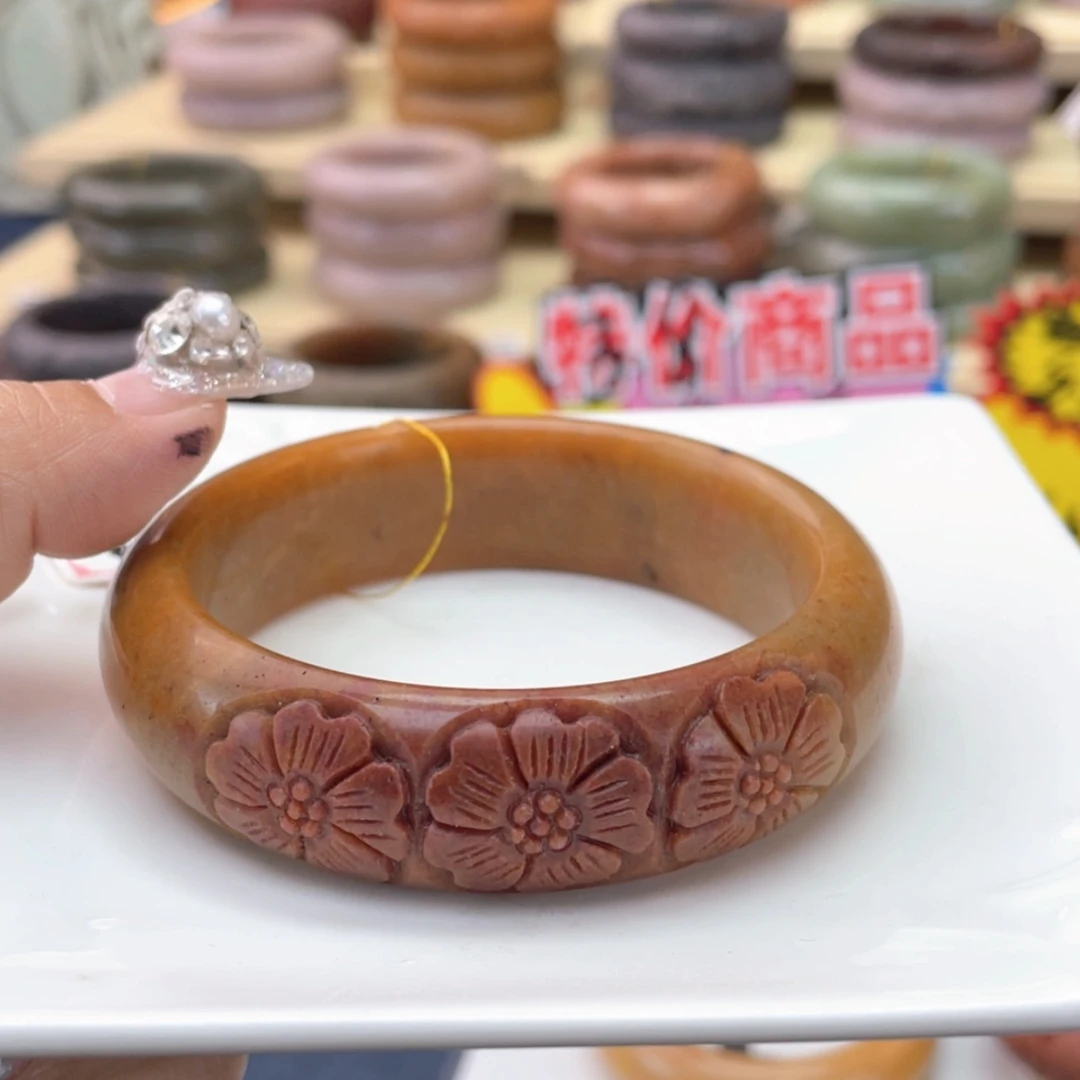 【闪购商品】石英质玉手镯未镶嵌龙***里