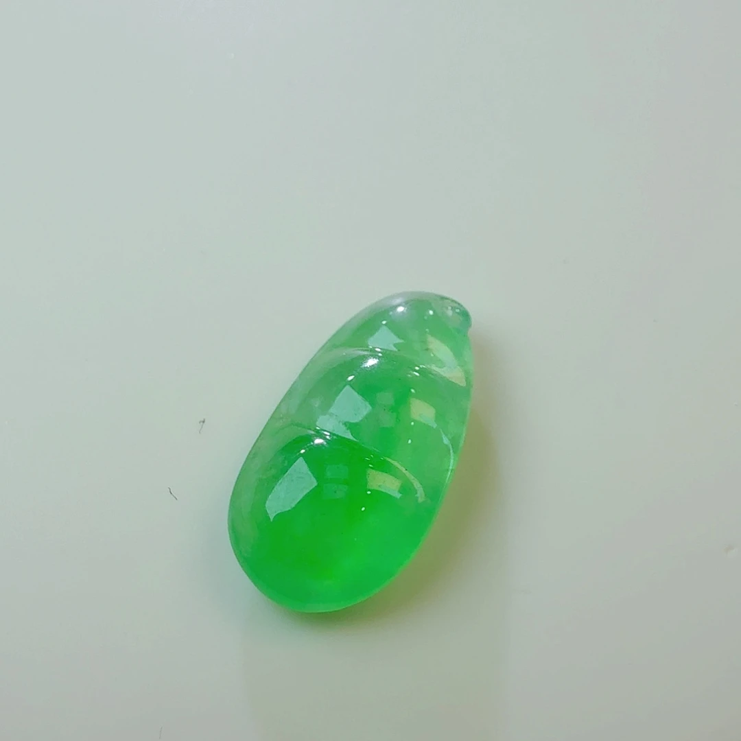 翡翠裸石木纳绿豆子