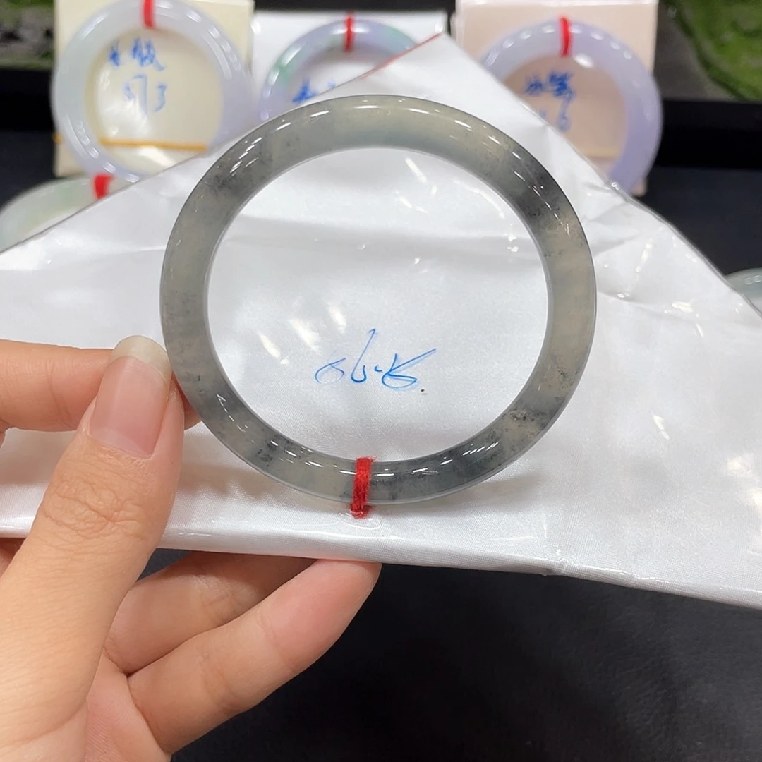 翡翠手镯未镶嵌翡翠手镯