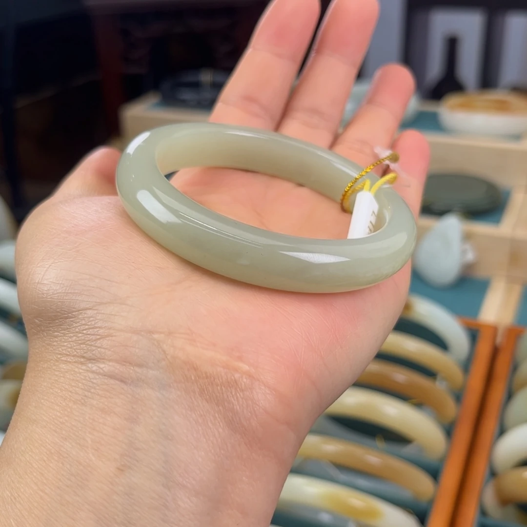 和田玉未镶嵌手镯