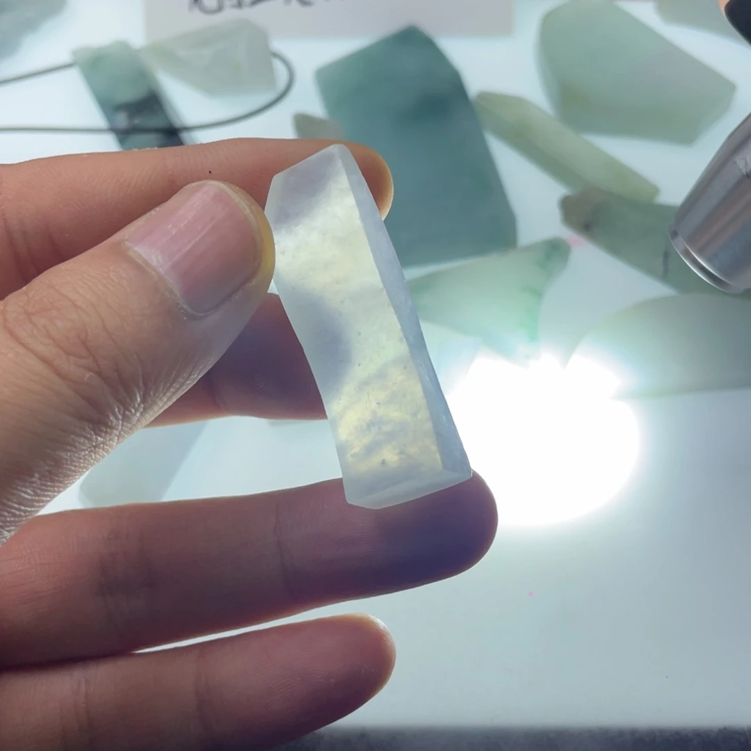 翡翠未镶嵌颈饰玟*