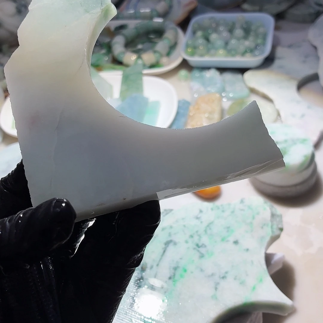 翡翠足铂镶嵌颈饰边角料