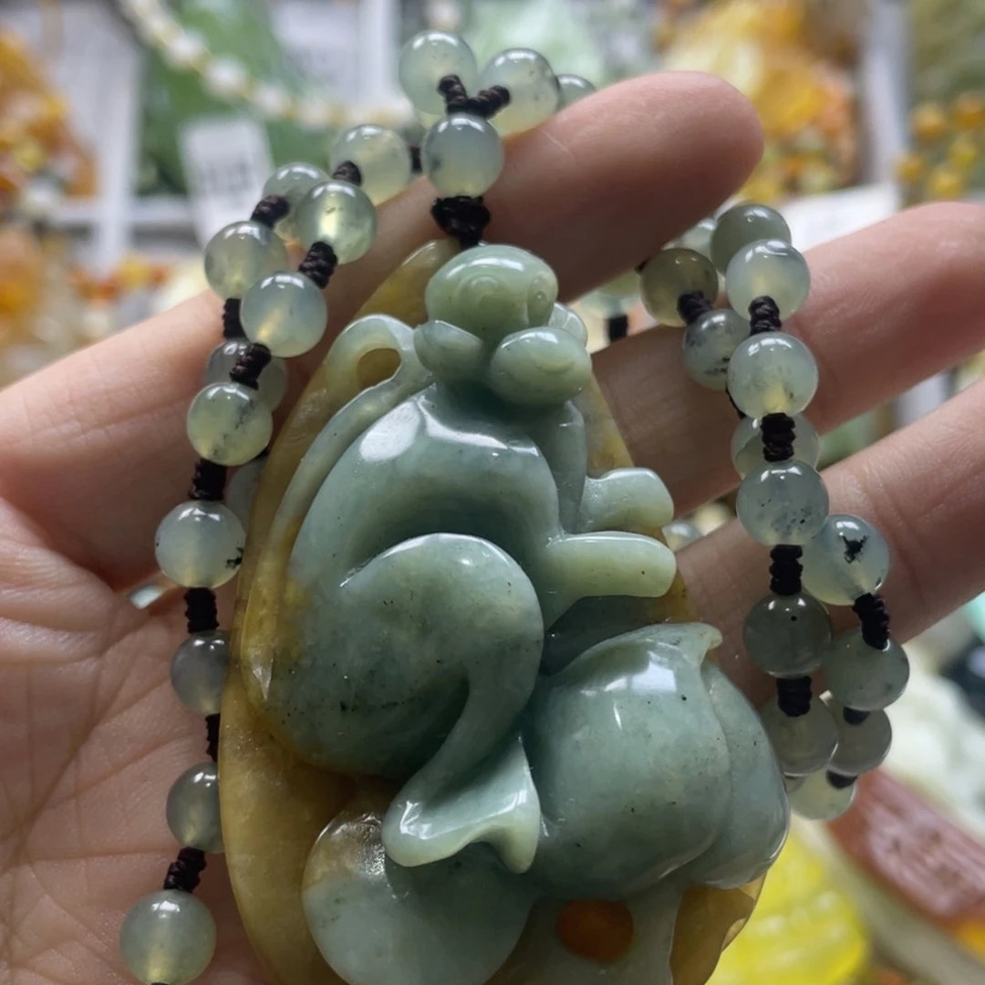 蛇纹石玉颈饰未镶嵌