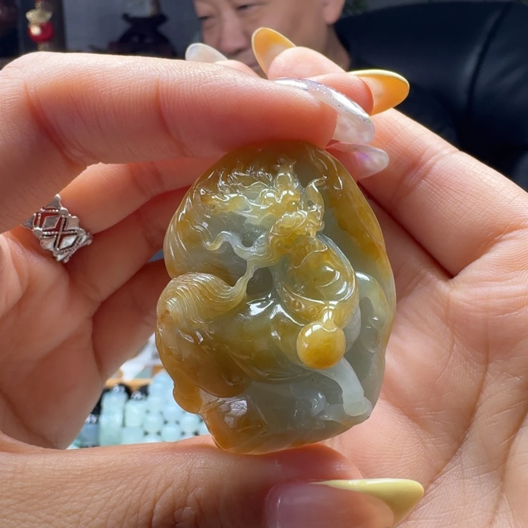 定制翡翠未镶嵌麒麟