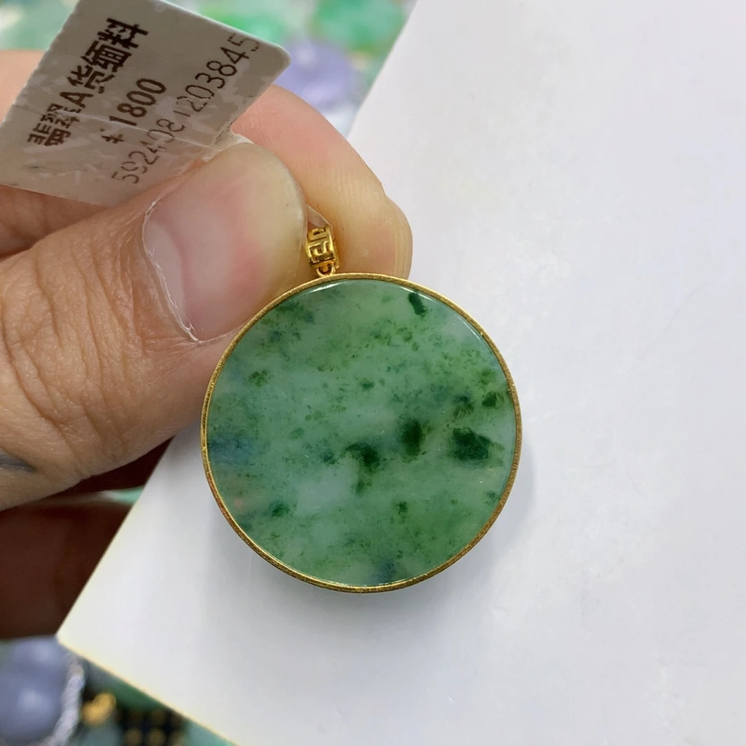 翡翠18K金镶嵌颈饰