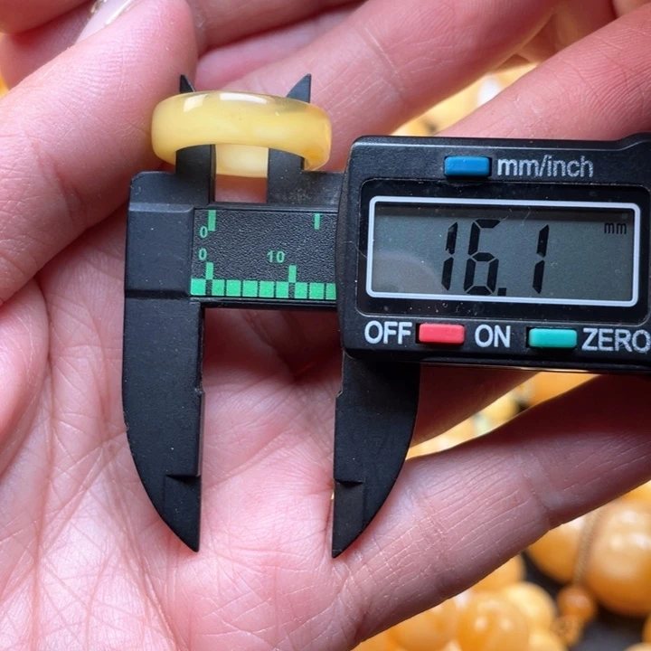 蜜蜡裸石未镶嵌蜜蜡