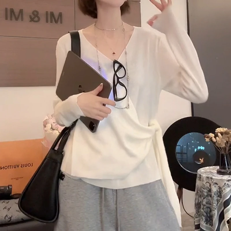 韩系温柔白色v领长袖针织衫女早秋新款气质独特漂亮收腰显瘦上衣