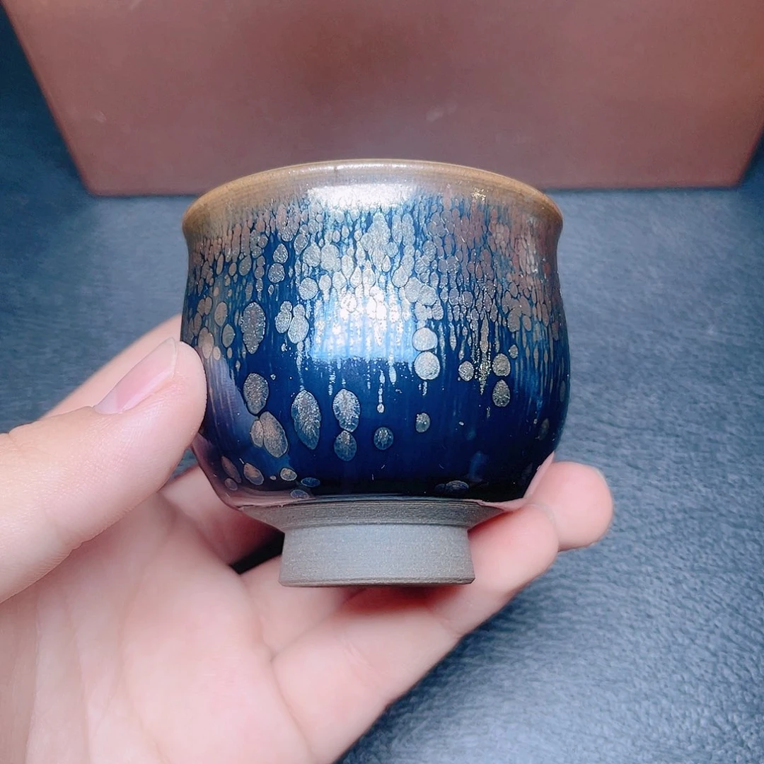 茶盏滴滴答答的声音响