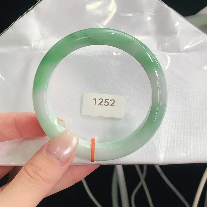 翡翠手镯未镶嵌天然缅甸翡翠手镯01