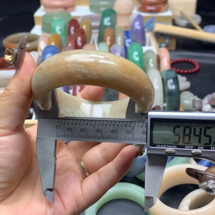 未镶嵌手镯石英质玉