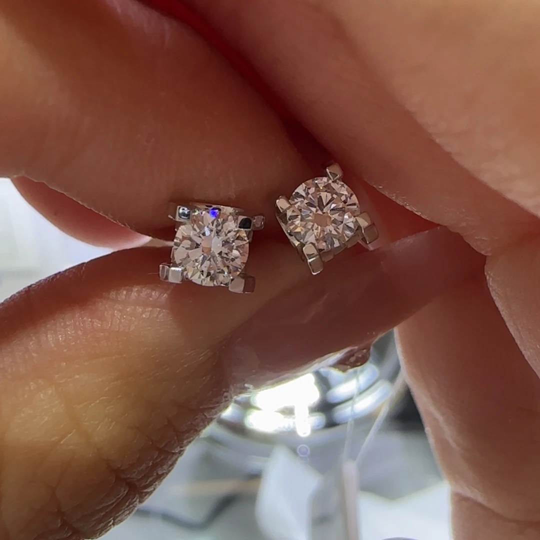 实验室培育钻石18K金镶嵌牛头耳钉