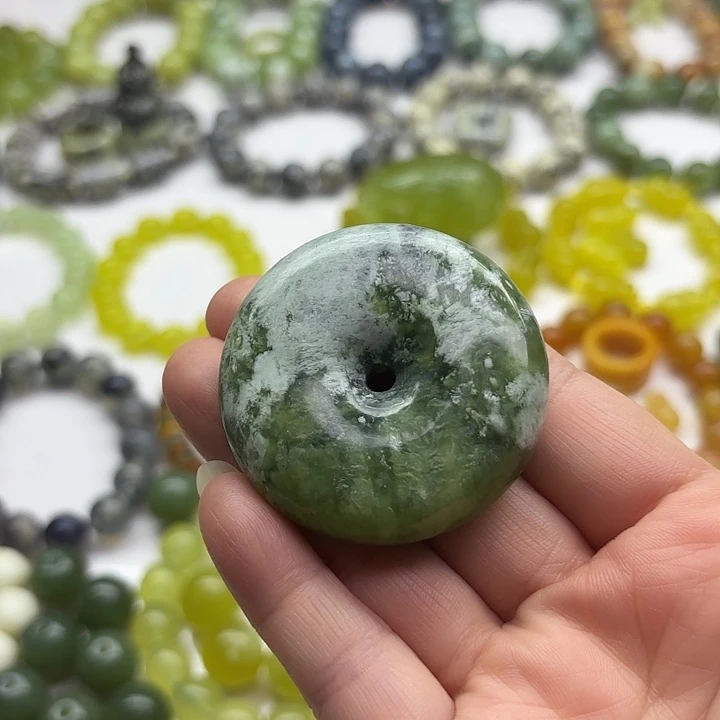 蛇纹石玉未镶嵌吊坠