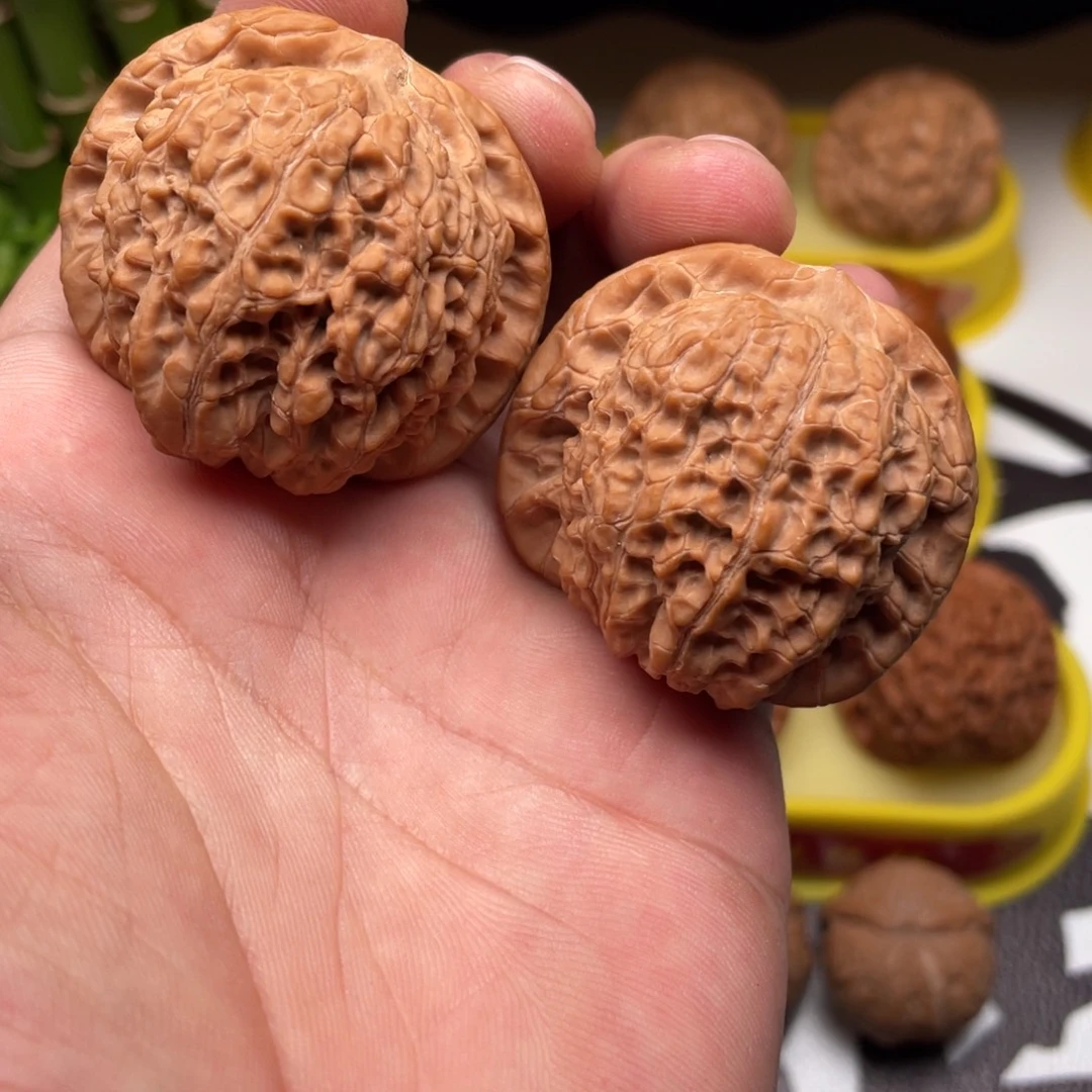 文玩核桃吊坠血麒麟43