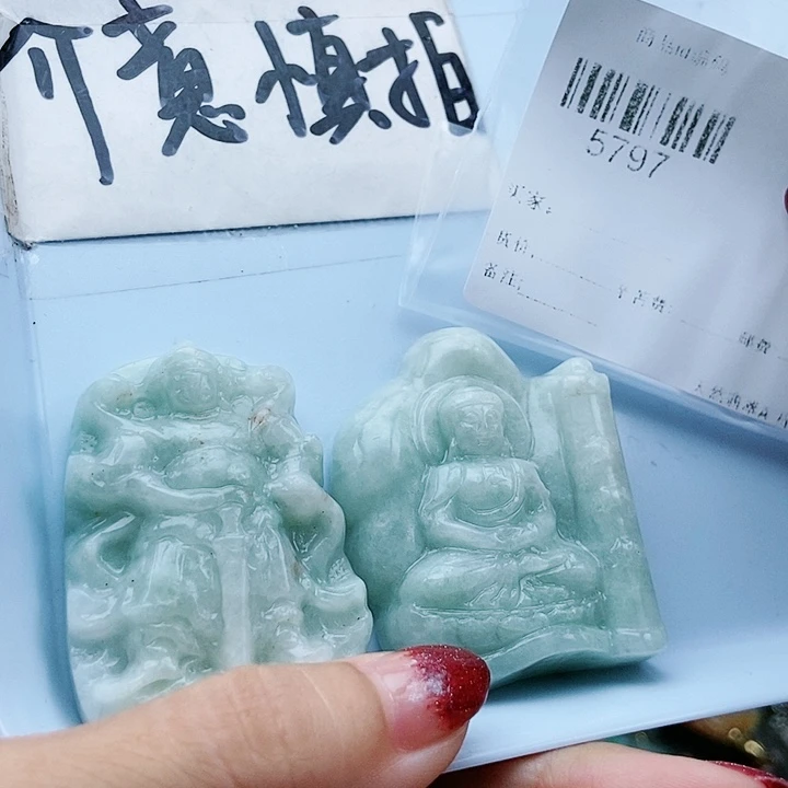 颈饰足铂镶嵌翡翠翡翠