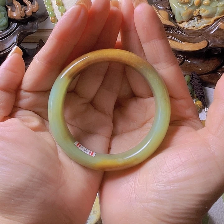 未镶嵌手镯岫岩河磨玉(透闪石质玉)(****输
