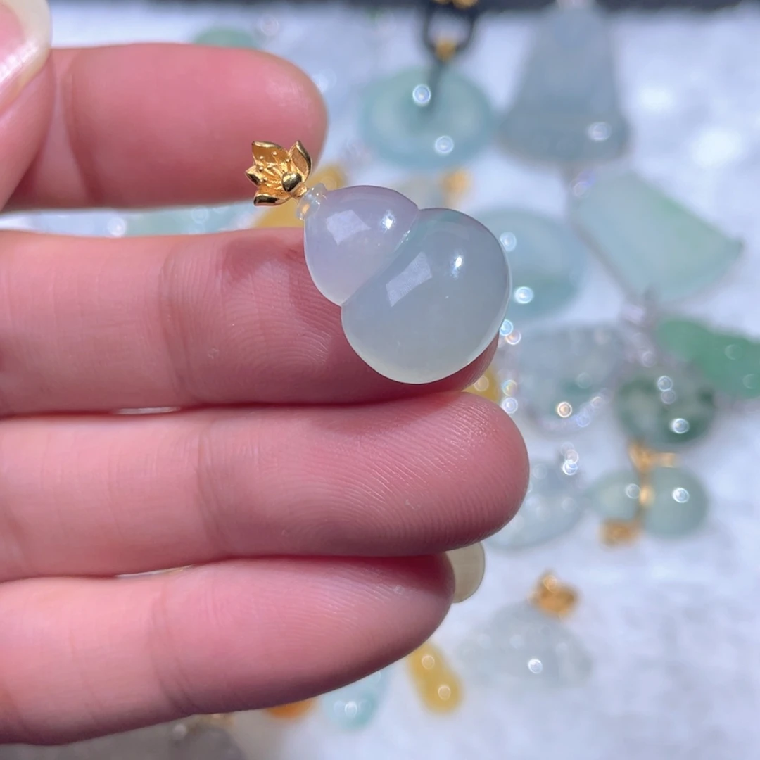 翡翠18K金镶嵌颈饰翡翠