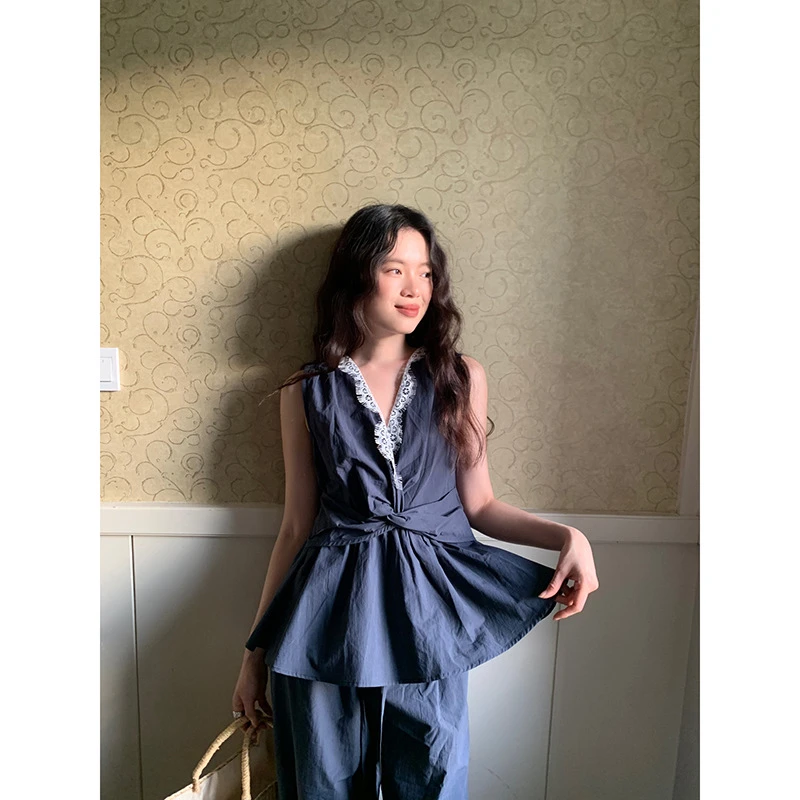 04.28NEW OPEN 25夏季款法式法式别致蕾丝v领扭结设计感无袖上衣