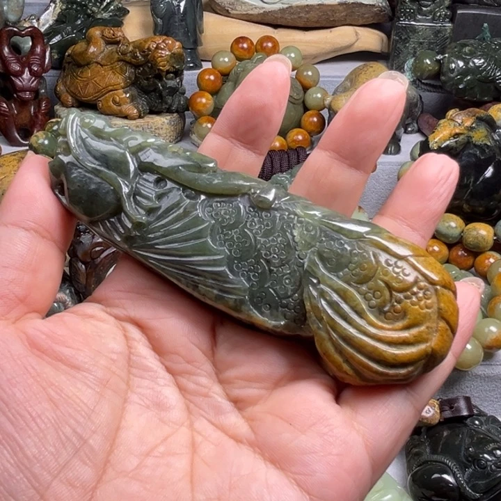 未镶嵌岫岩河磨玉（透闪石质玉）把件普**民