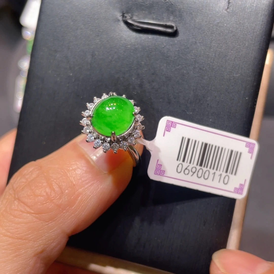 翡翠未镶嵌颈饰戒指