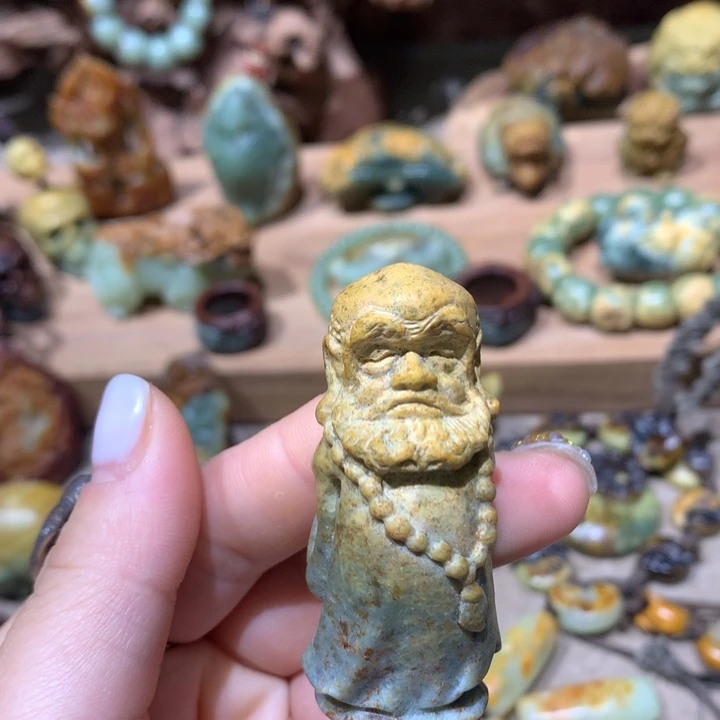 未镶嵌岫岩河磨玉（透闪石质玉）挂件