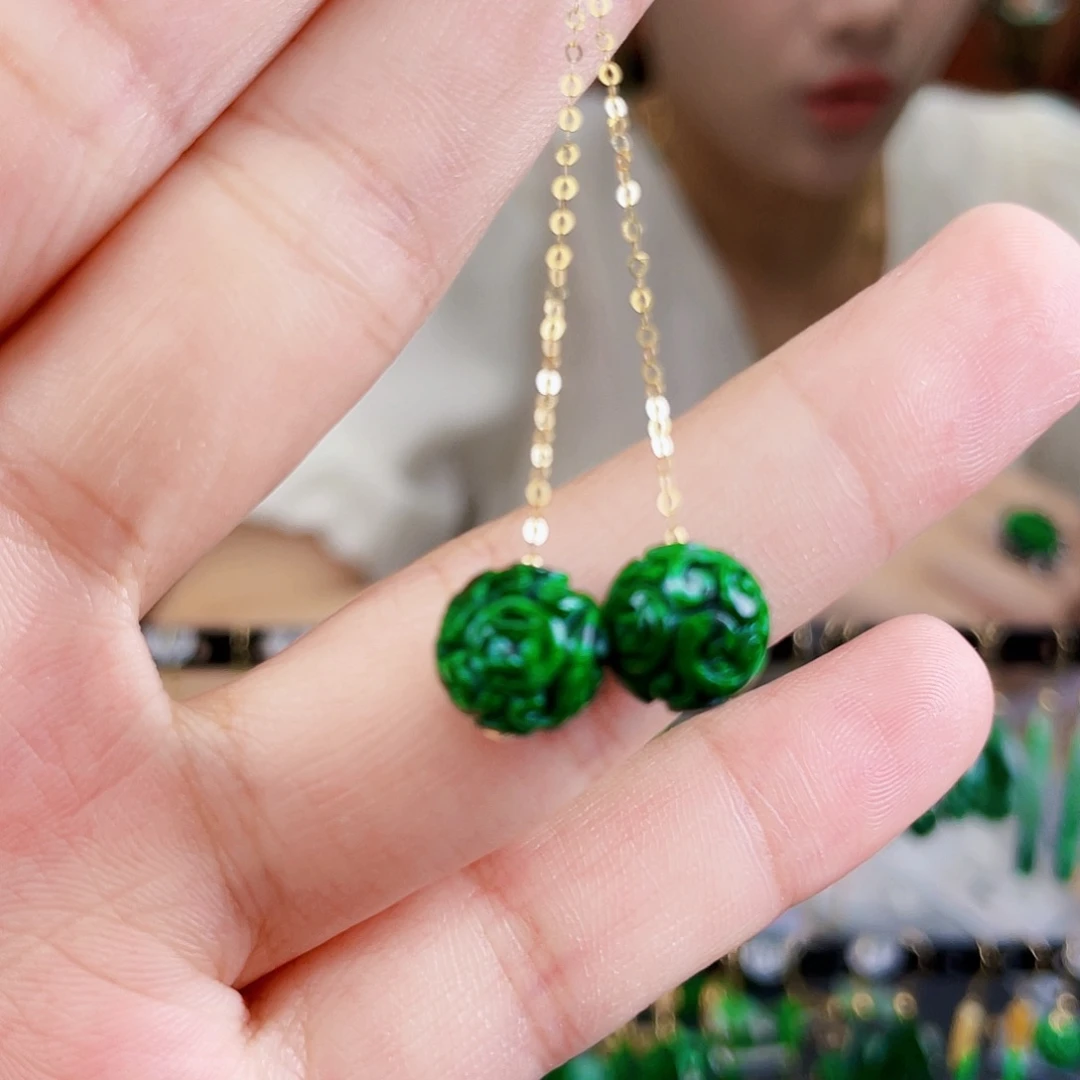 18K金镶嵌翡翠耳饰