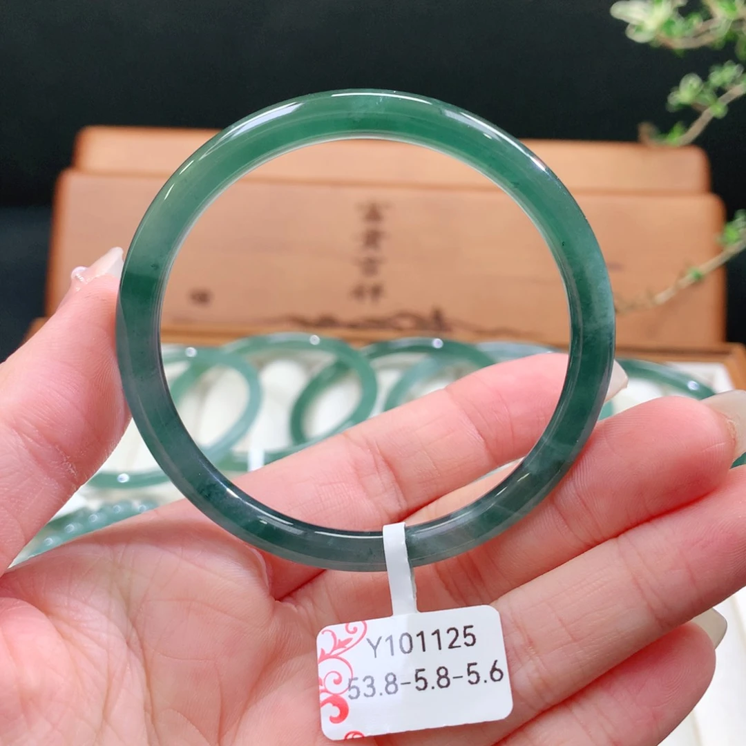 翡翠手镯未镶嵌天然