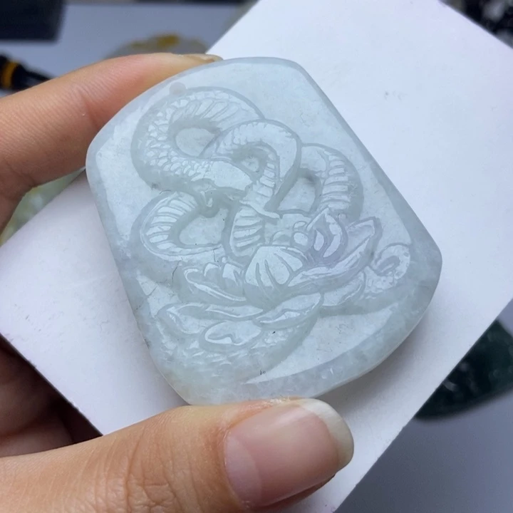 翡翠颈饰未镶嵌翡翠