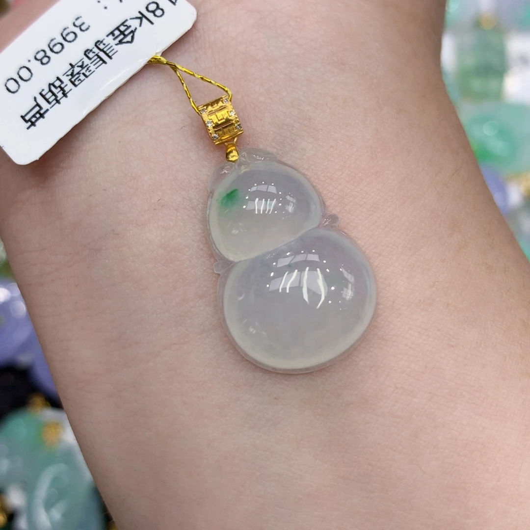 翡翠18K金镶嵌颈饰葫芦