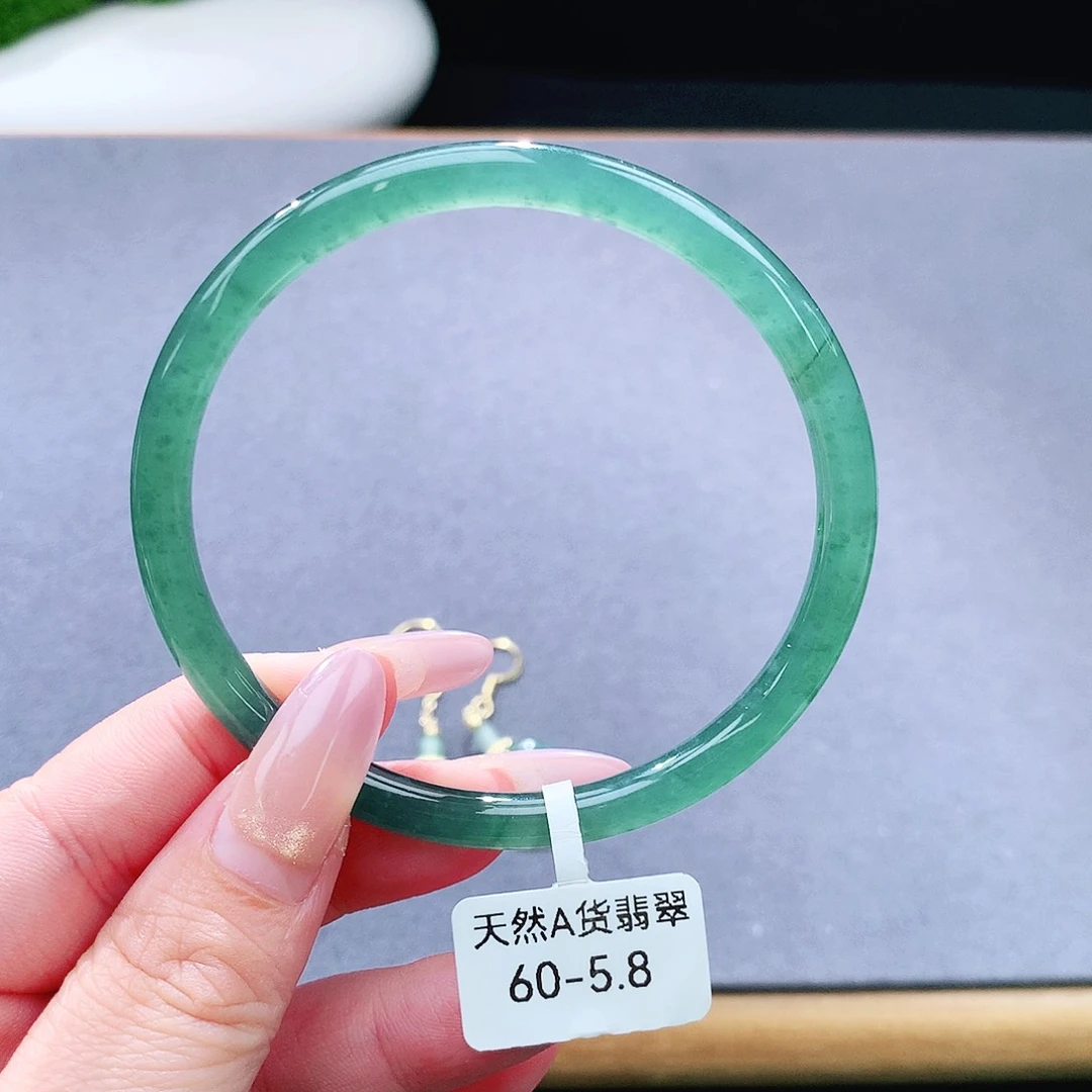 未镶嵌手镯（圆镯）翡翠