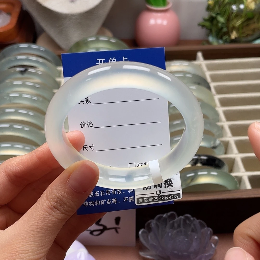 隐***膀蛇纹石玉未镶嵌手镯