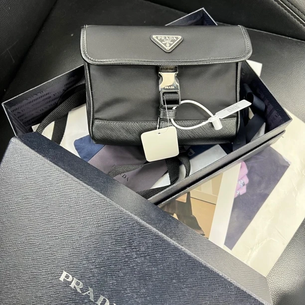 95新 Prada/普拉达 捐金沉珠/迷你斜挎包黑色