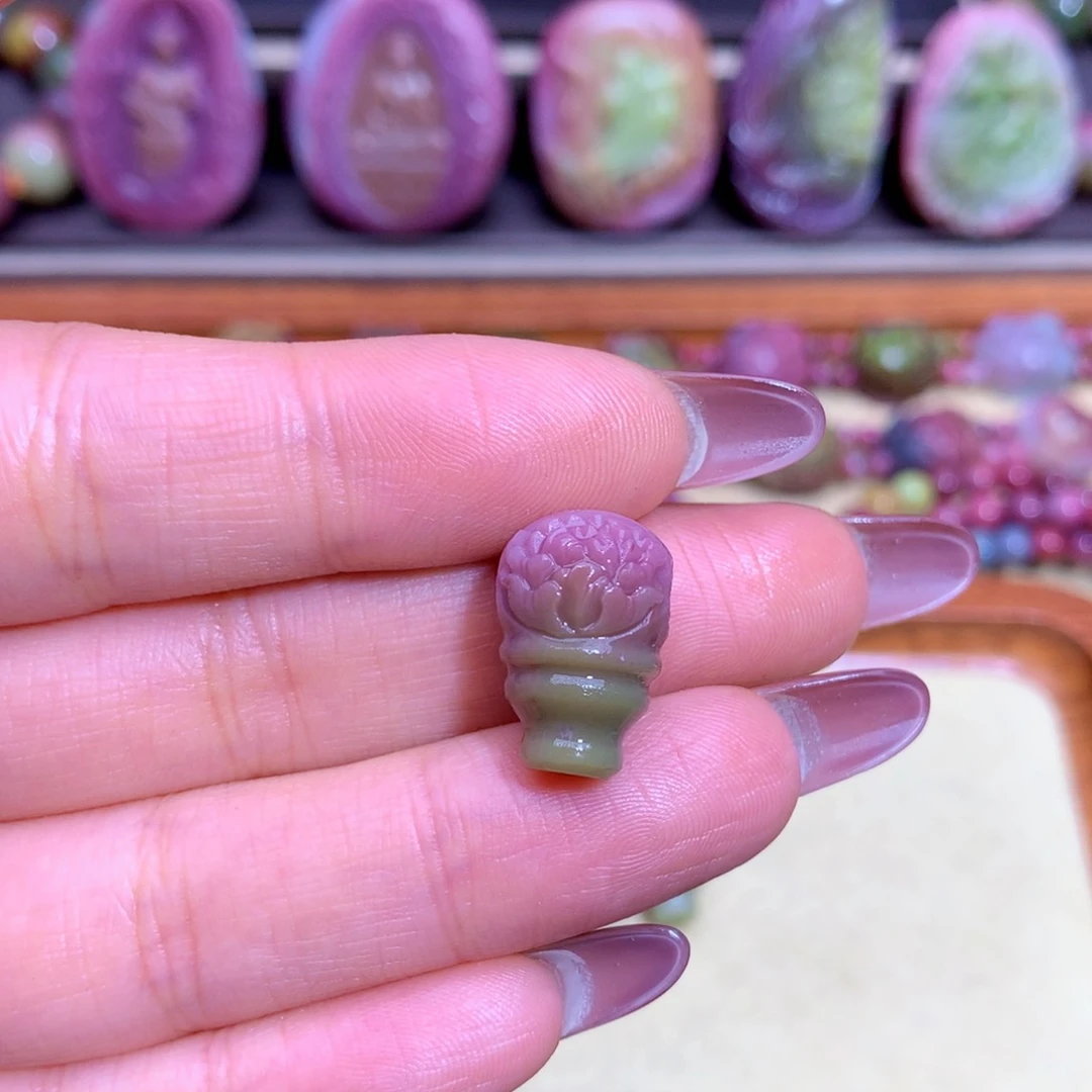 玛瑙挂件未镶嵌好****盐源