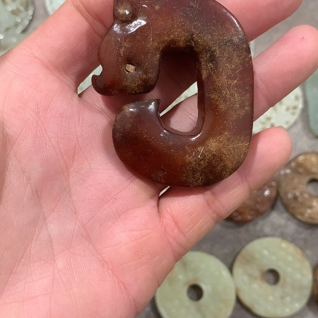 透闪石质玉未镶嵌颈饰