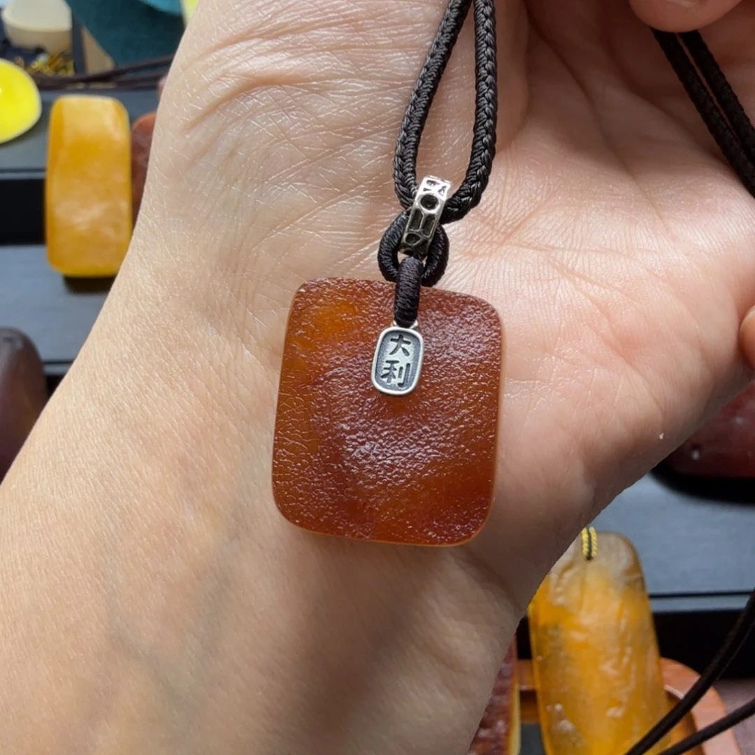 琥珀吊坠(赠链)未镶嵌