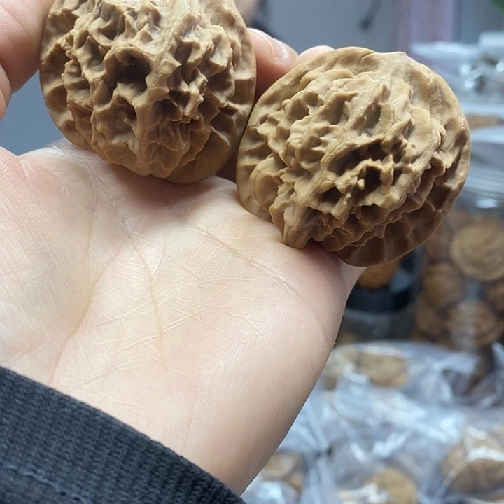 文玩核桃把件46.5龙鳞