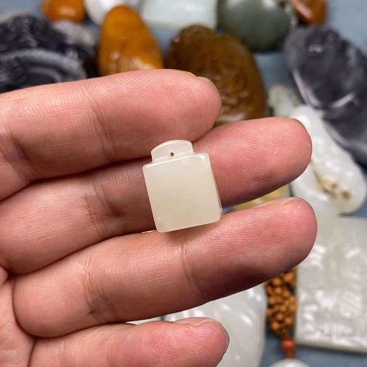 和田玉未镶嵌吊坠(不含链)冬****里