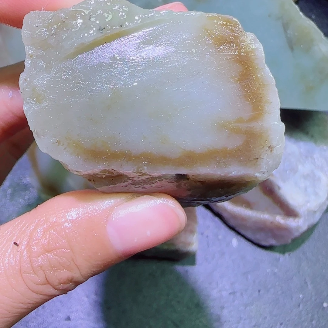 和田玉未镶嵌珠宝半成品