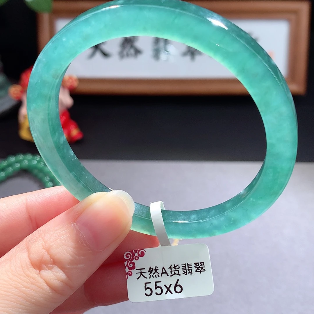 未镶嵌手镯（圆镯）翡翠