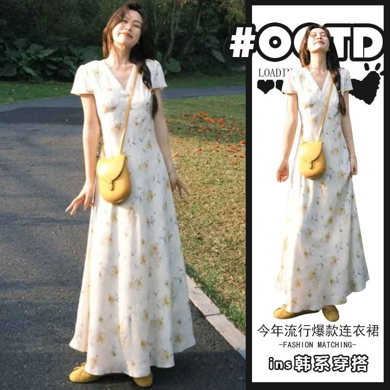 2025夏季新款黄色碎花拼接蕾丝v领连衣裙女法式气质系带收腰长裙