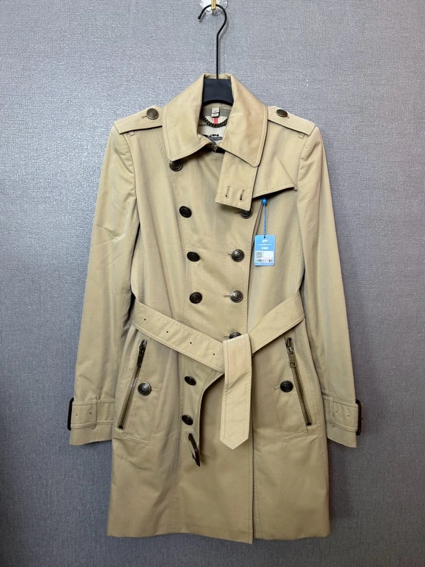 95新 BURBERRY/博柏利 卡其色战马扣限量版风衣外套