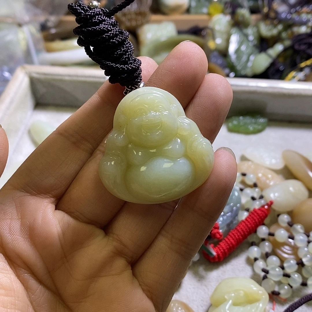 颈饰未镶嵌和田玉一个